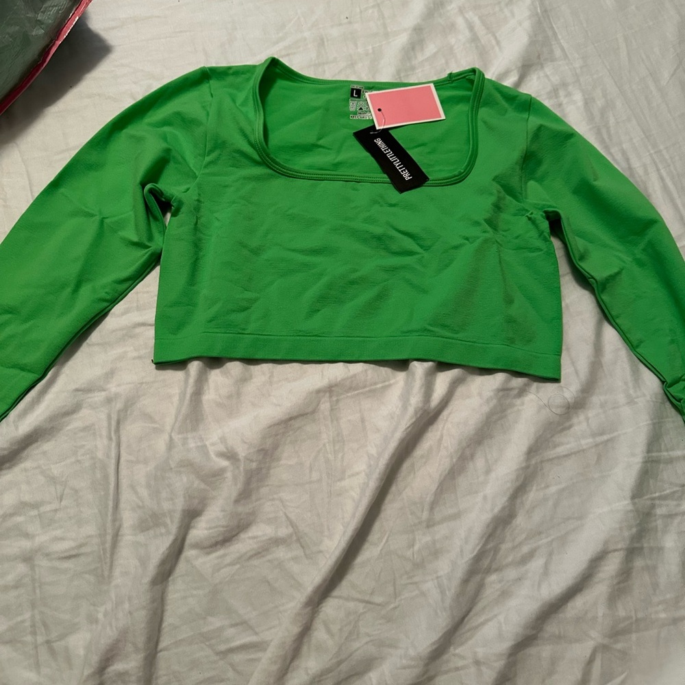 PrettyLittleThing Green Fitted Crop Blouse